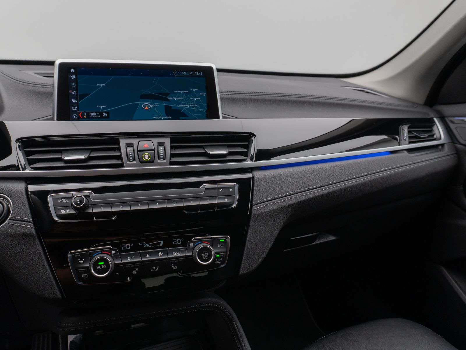 Fahrzeugabbildung BMW X1 sD18i xLine Kamera DAB HiFi DrivAssist Sport