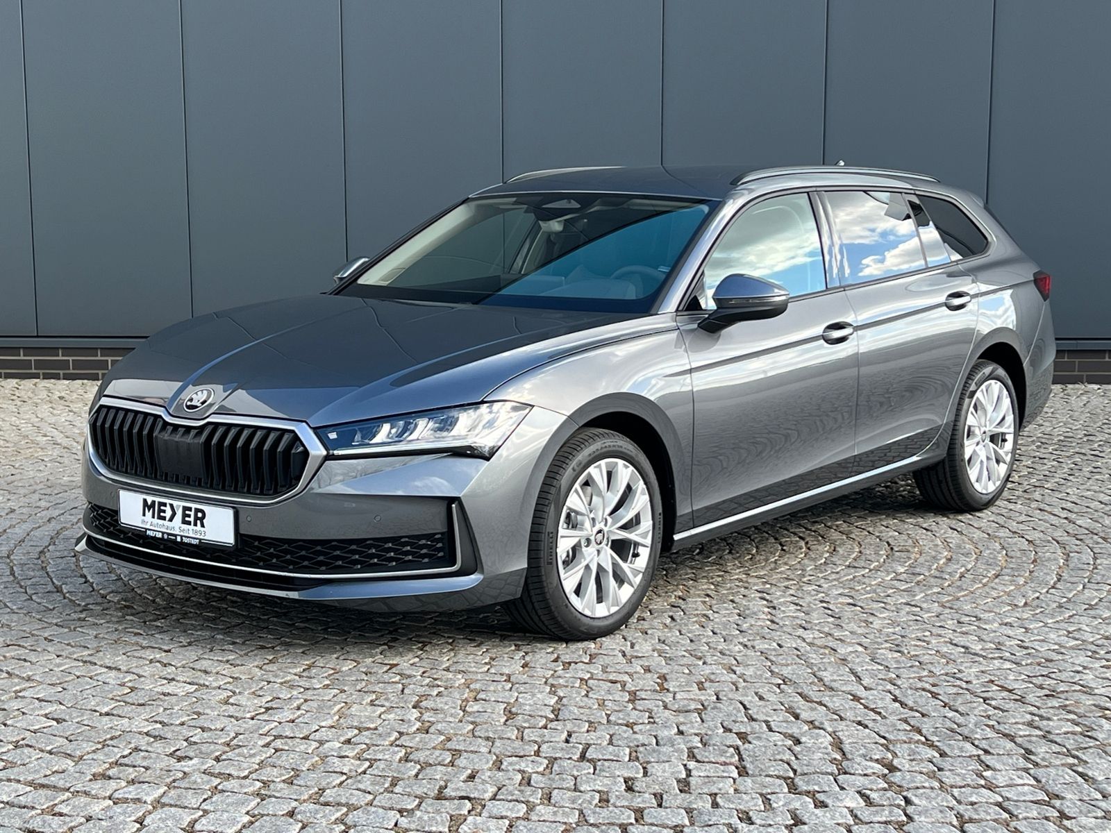 Fahrzeugabbildung SKODA Superb Combi Selection 2.0 TDI DSG *AHK, Navi, 1