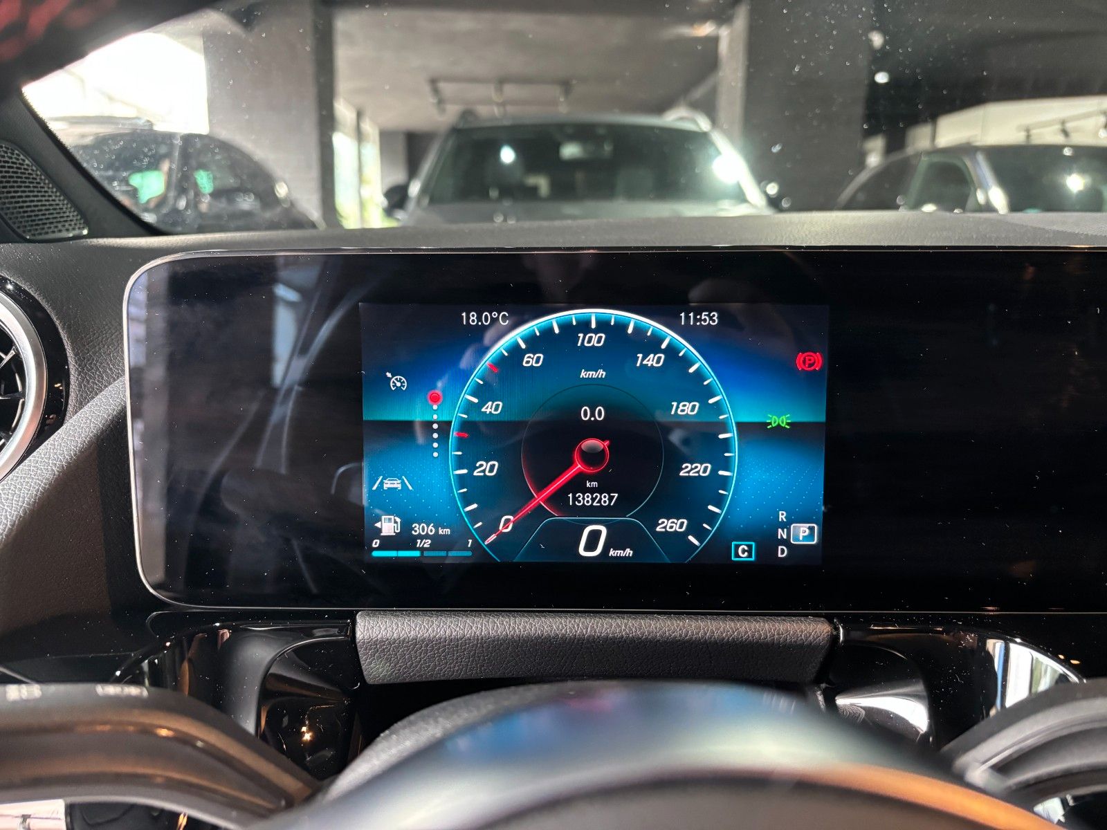 Fahrzeugabbildung Mercedes-Benz GLA 220d //AMG LINE//CARBON/KAMERA/MBUX/AHK/SHZ