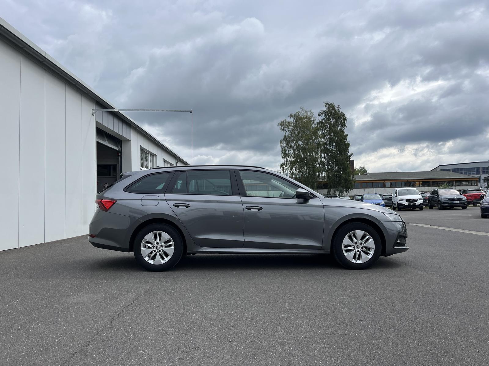 Skoda Octavia Combi 2.0 TDI DSG Blackline 141€ m.20% A