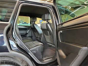 MYAUTOCENTER – Gebraucht- und Jahreswagen mit Werkstattservice in Pfaffenhofen Volkswagen Touareg V6 TDI BMT *R-Line*AHK*PANO*BI-XENON*