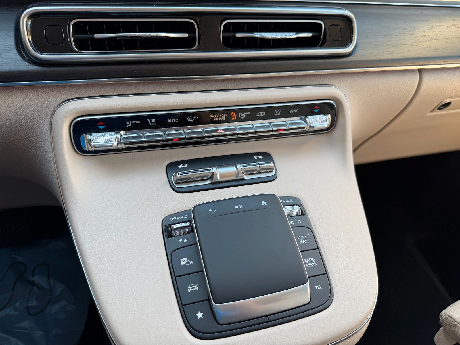 Fahrzeugabbildung Mercedes-Benz V 250 d AVA DISTRONIC AHK2,5to elektr Türen 360