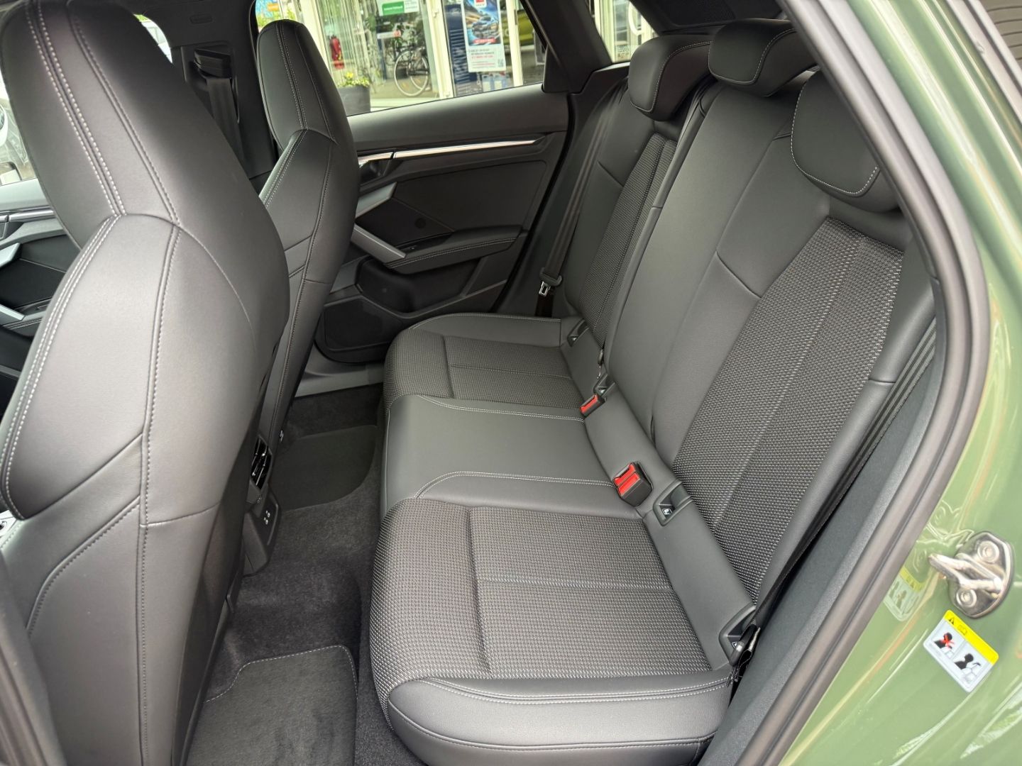 Fahrzeugabbildung Audi A3 TFSI Sportback S-Line Sport Pano Digi LED ACC
