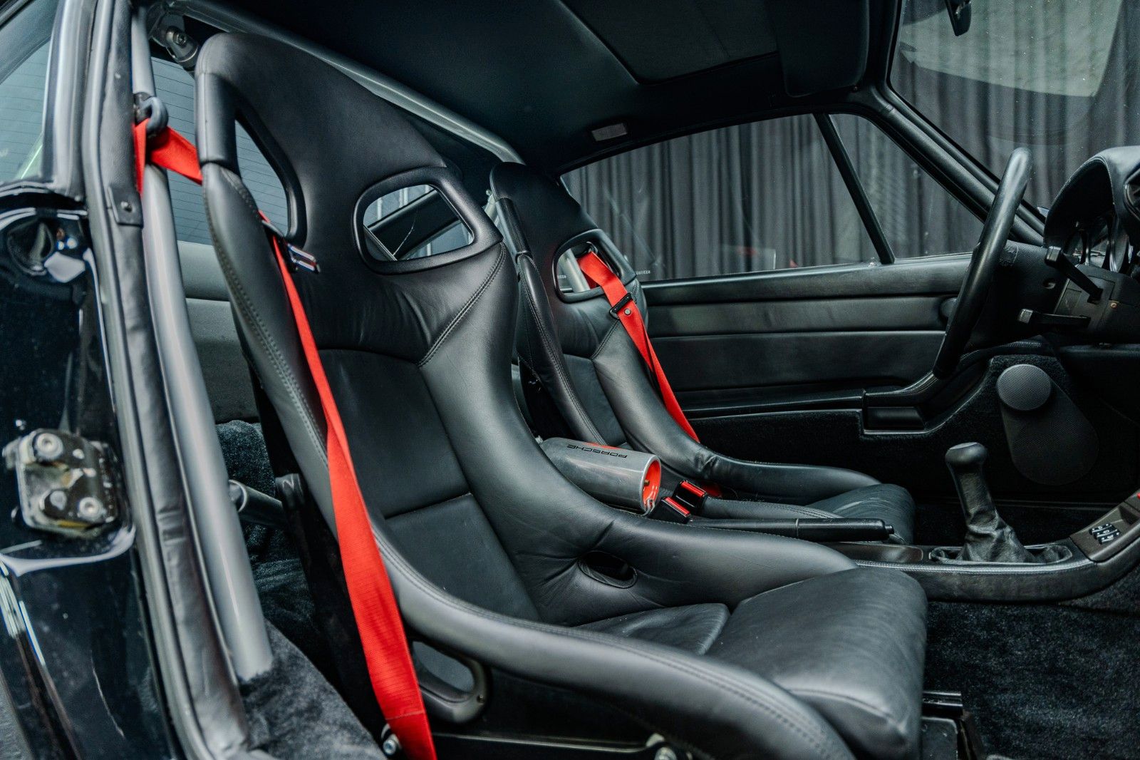 Fahrzeugabbildung Porsche 993 Carrera 4S + Bilstein + RS Sitze + Käfig