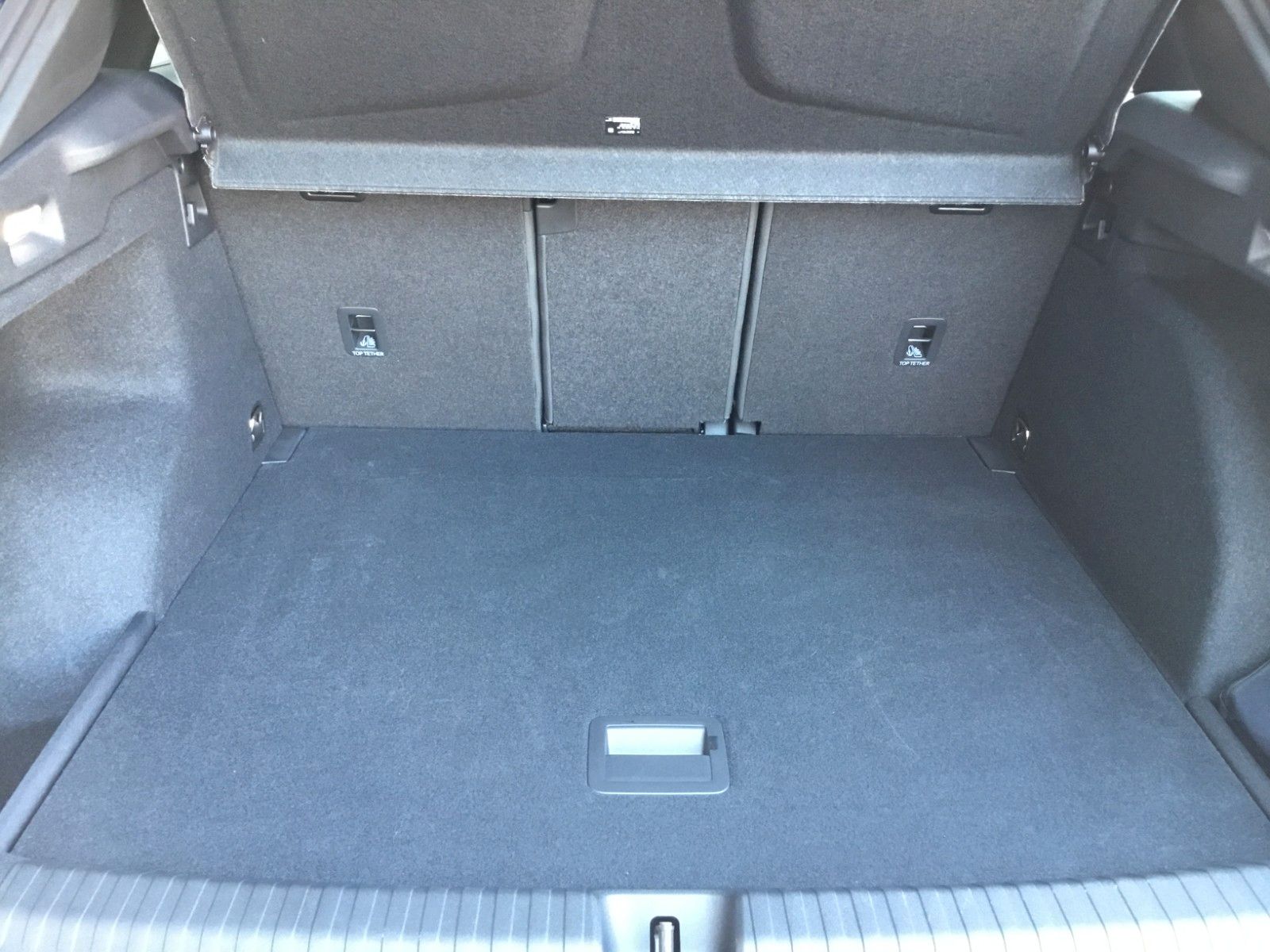 Fahrzeugabbildung CUPRA Terramar 1.5 eTSI DSG+AHK+360°+Headup+ACC