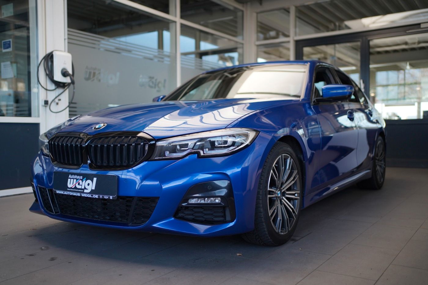 Fahrzeugabbildung BMW 320i M Sport +Head Up Disp+Live Cockpit Plus+LED