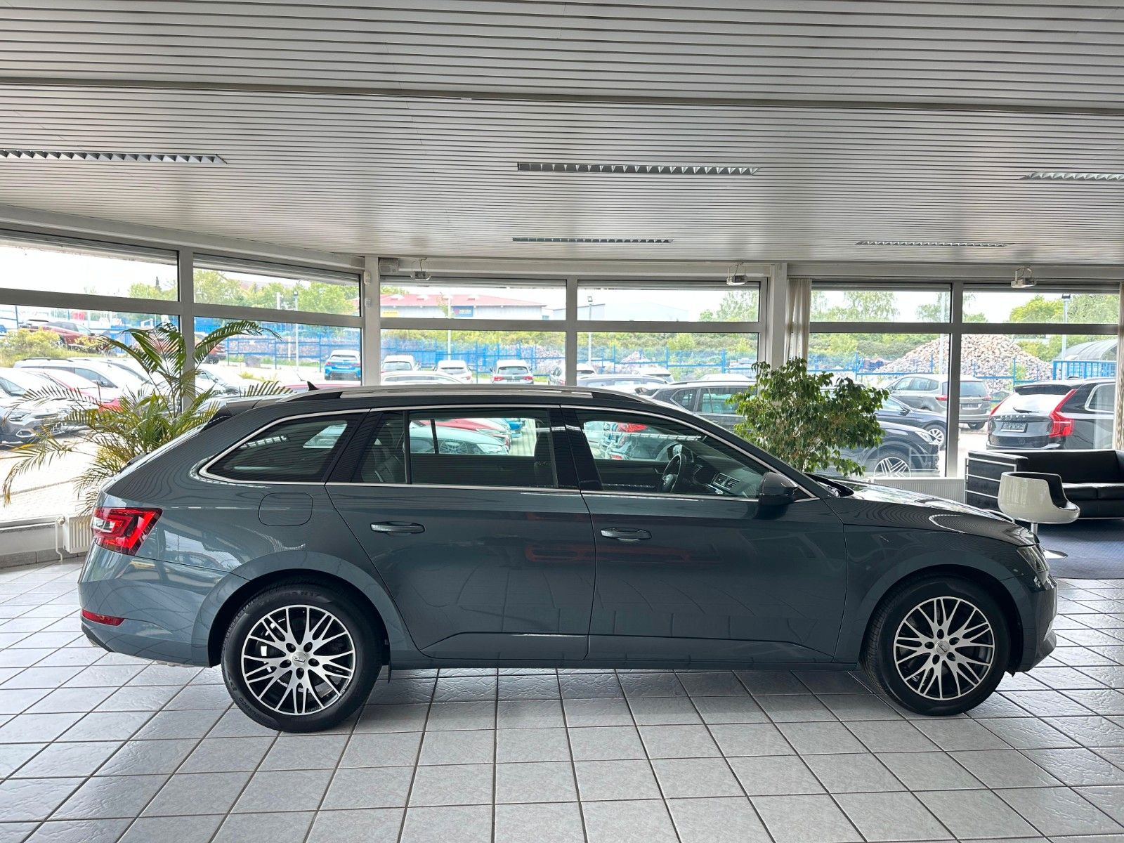 Skoda Superb Combi Style 4x4 PDC Tempo SHZ Kamera DAB foto 4