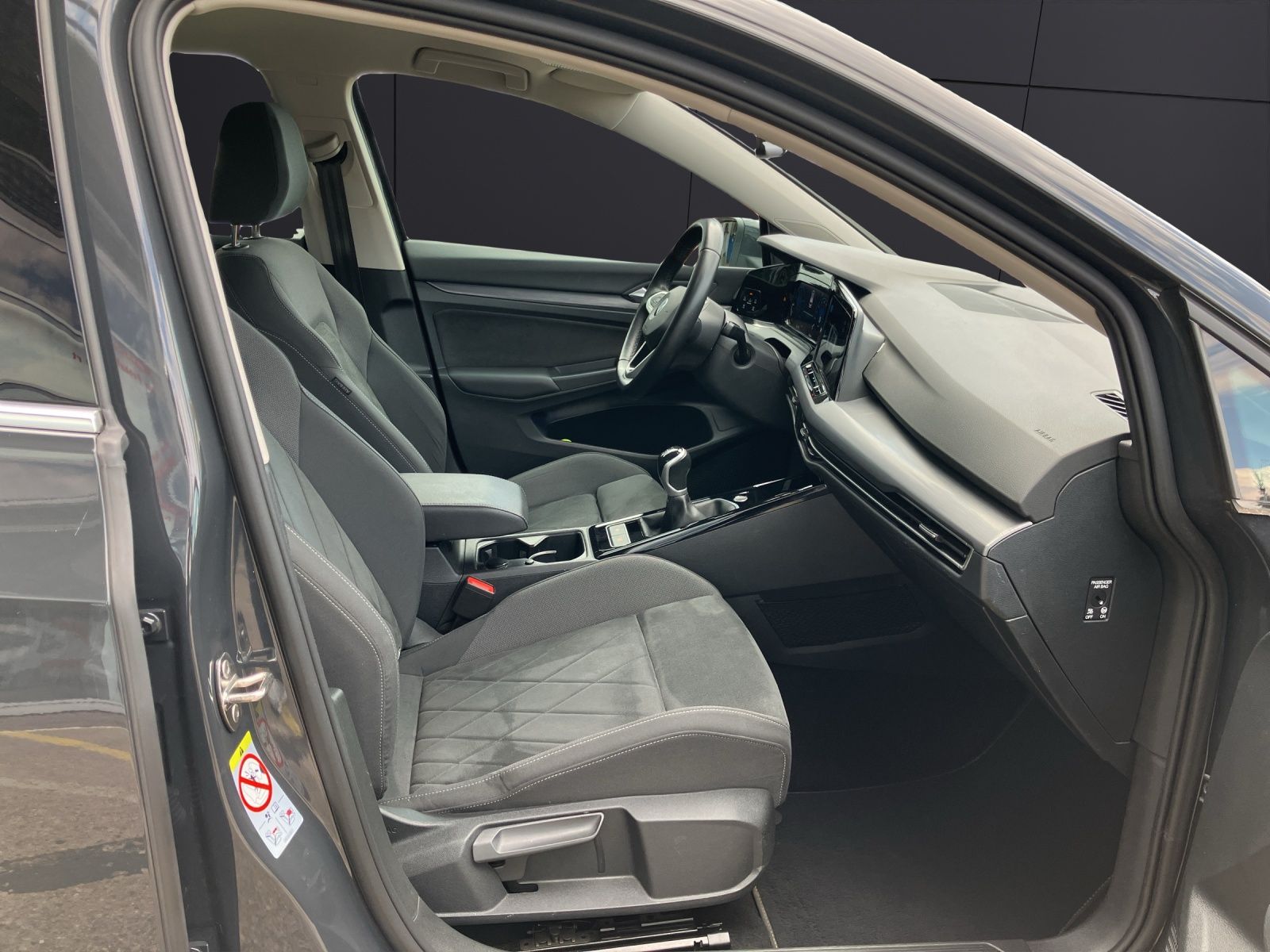 Fahrzeugabbildung Volkswagen Golf VIII Variant TSI Style LED ACC App-Connect