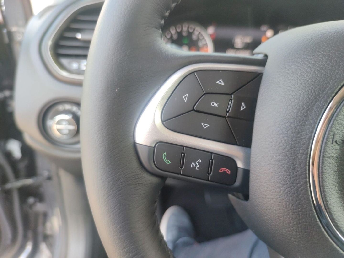 Fahrzeugabbildung Jeep Renegade 1.5 MHEV Limited+NAVI Komfort+ LED Pake