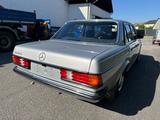 Mercedes-Benz E 230 - Oldtimer: bis 15000 €