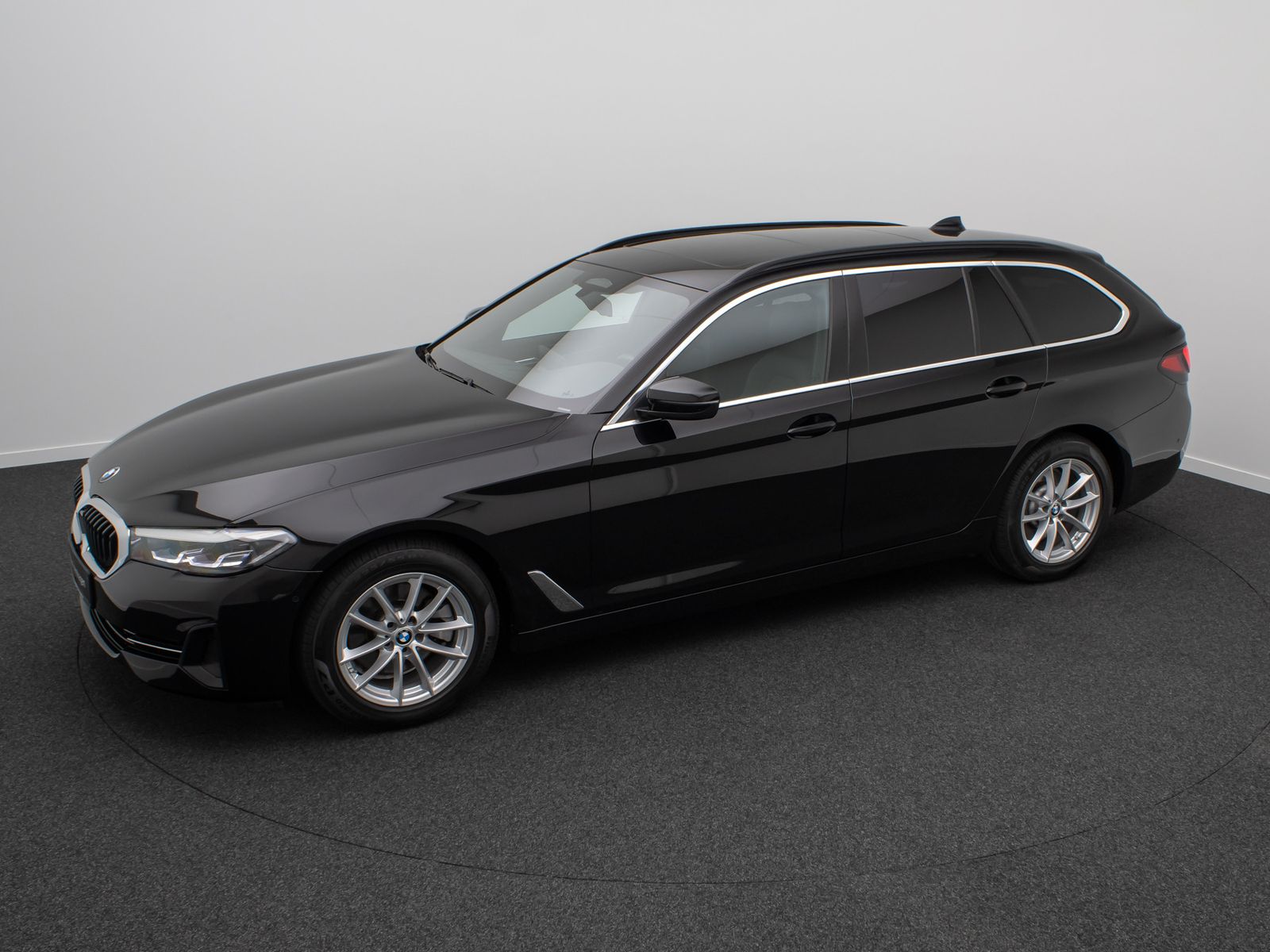 Fahrzeugabbildung BMW 520d Sport Kamera DAB Alarm Leder Panorama H/K