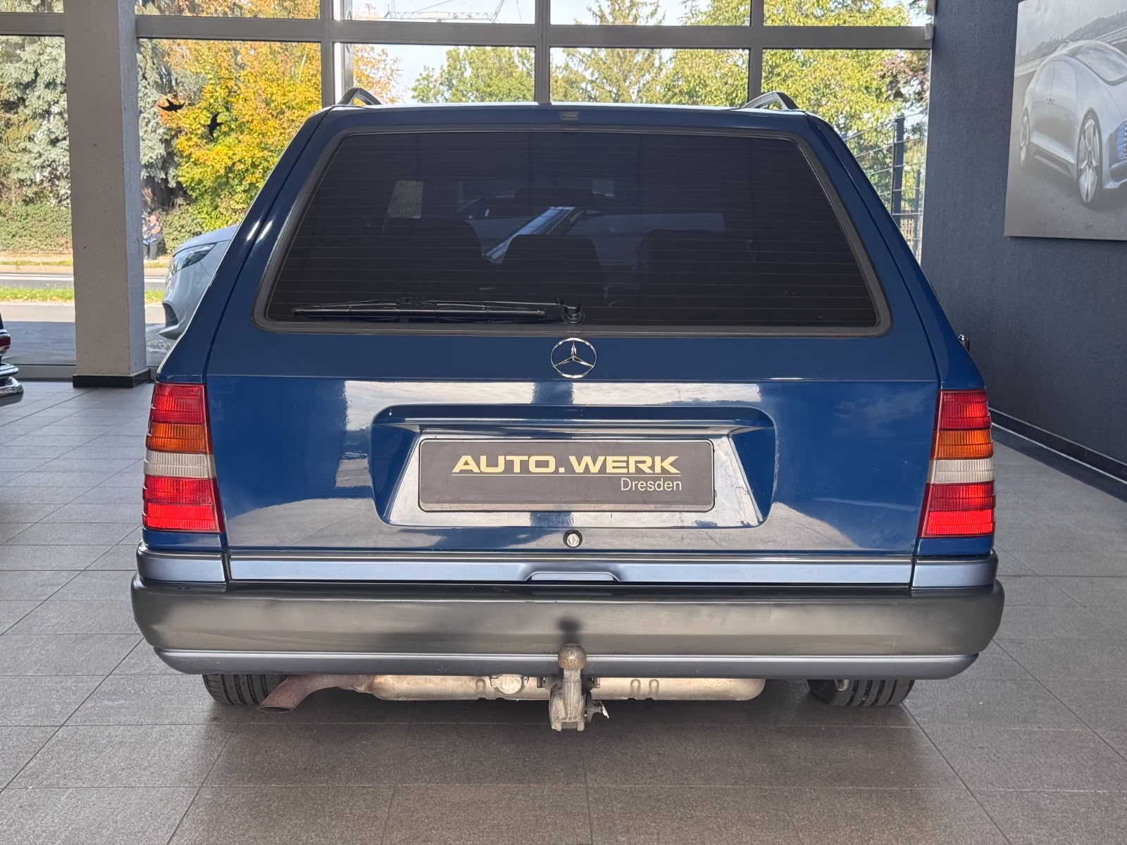 MERCEDES-BENZ E 230 132 ch BVA W124 - CLIM - CHAUFFAGE STATIONNAIRE - CUIR - ATTELAGE - 244600 km