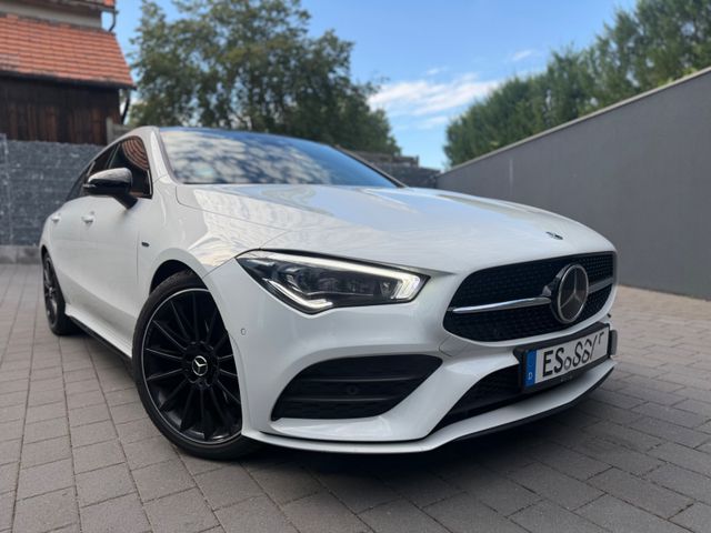 MERCEDES-BENZ CLA 200d 4MATIC AMG Edition Night PANO LED ACC 