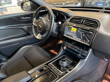 Jaguar XE R-Sport *BI-XENON*KAM*NAVI*TOUCH*LED*