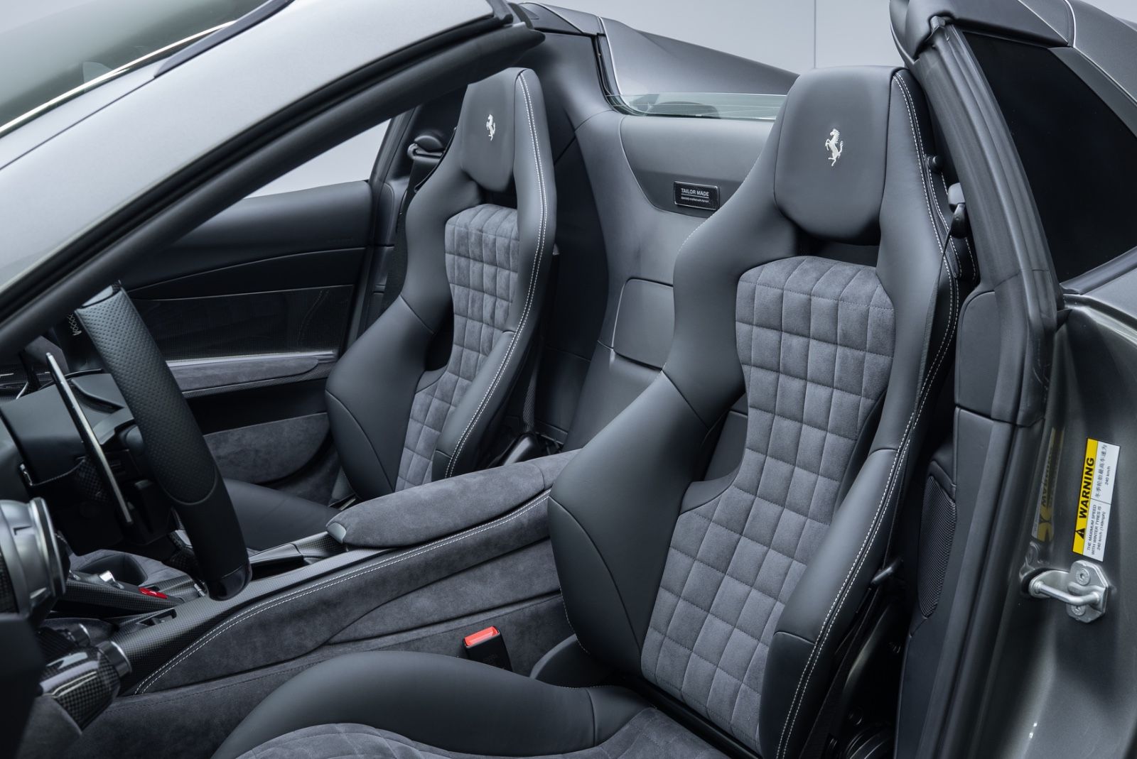 Fahrzeugabbildung Ferrari 812 GTS TAILOR MADE/CARBON/LIFT/STRIPE/TOP