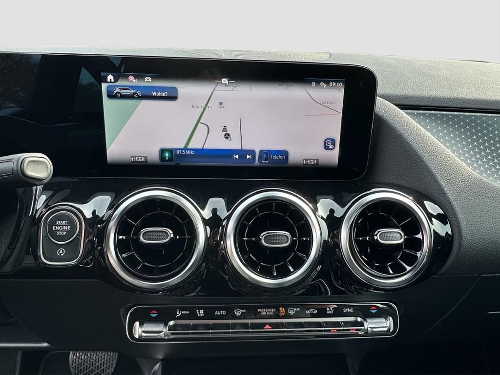 Fahrzeugabbildung Mercedes-Benz GLA 200 d PROGRESSIVE*DISTR*AHK*LED*KAM*SITZH