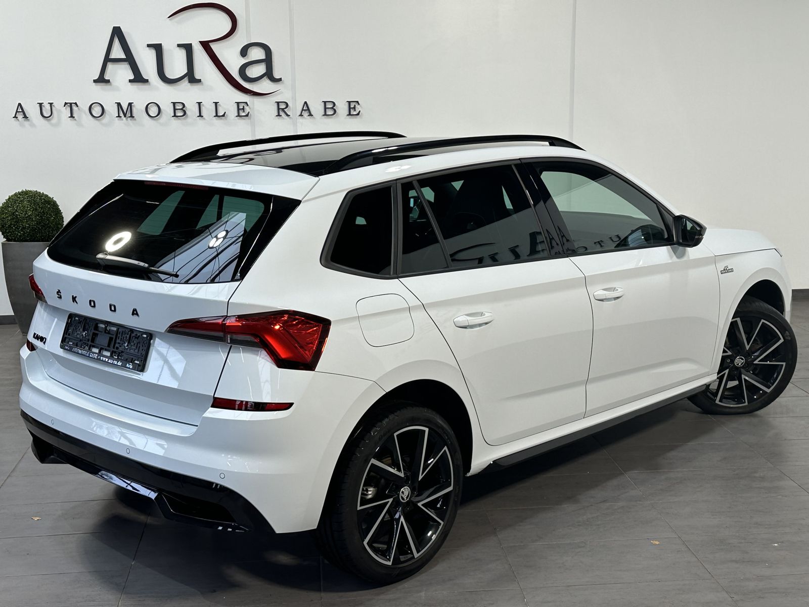 Fahrzeugabbildung SKODA Kamiq 1.5 TSI DSG Monte Carlo NAV+LED+ACC+PANO