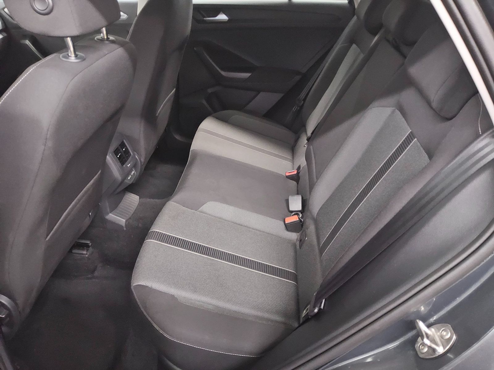 Volkswagen T-Roc 1.0 TSI Life LED DC PDC SHZ DAB+ foto 13