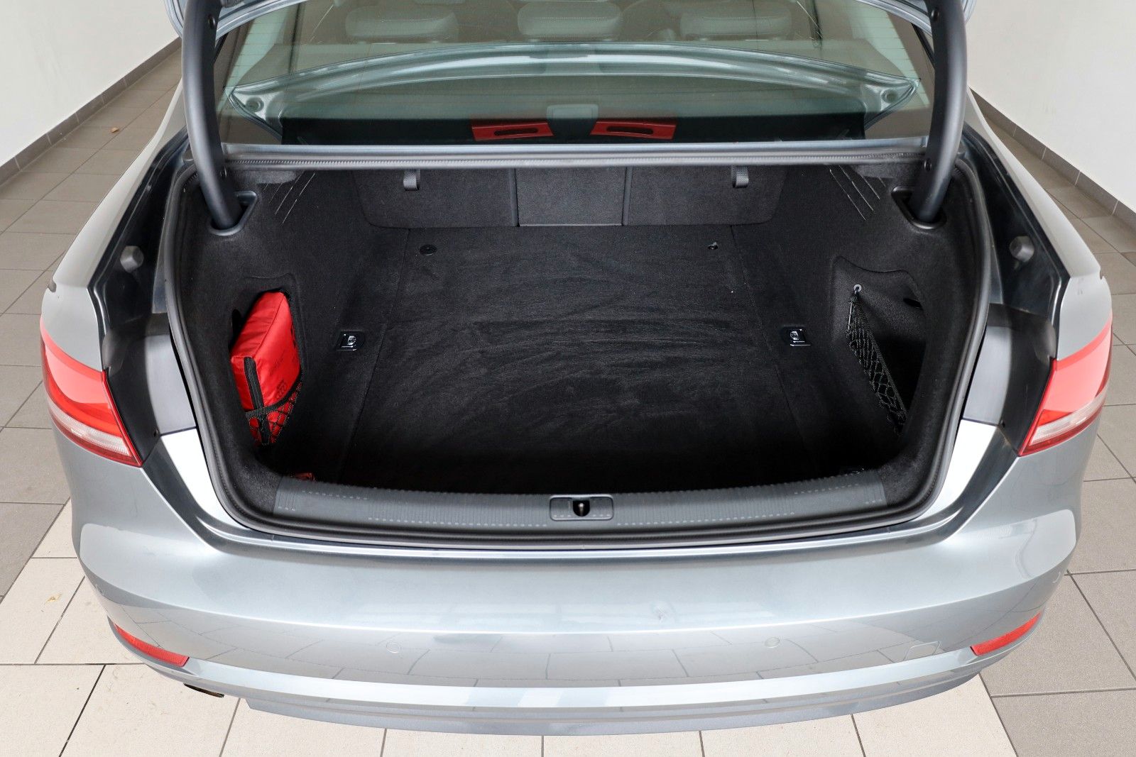 Fahrzeugabbildung Audi A4 Limusine,Automatik,Navi,Xenon,SH,Tempomat,PDC