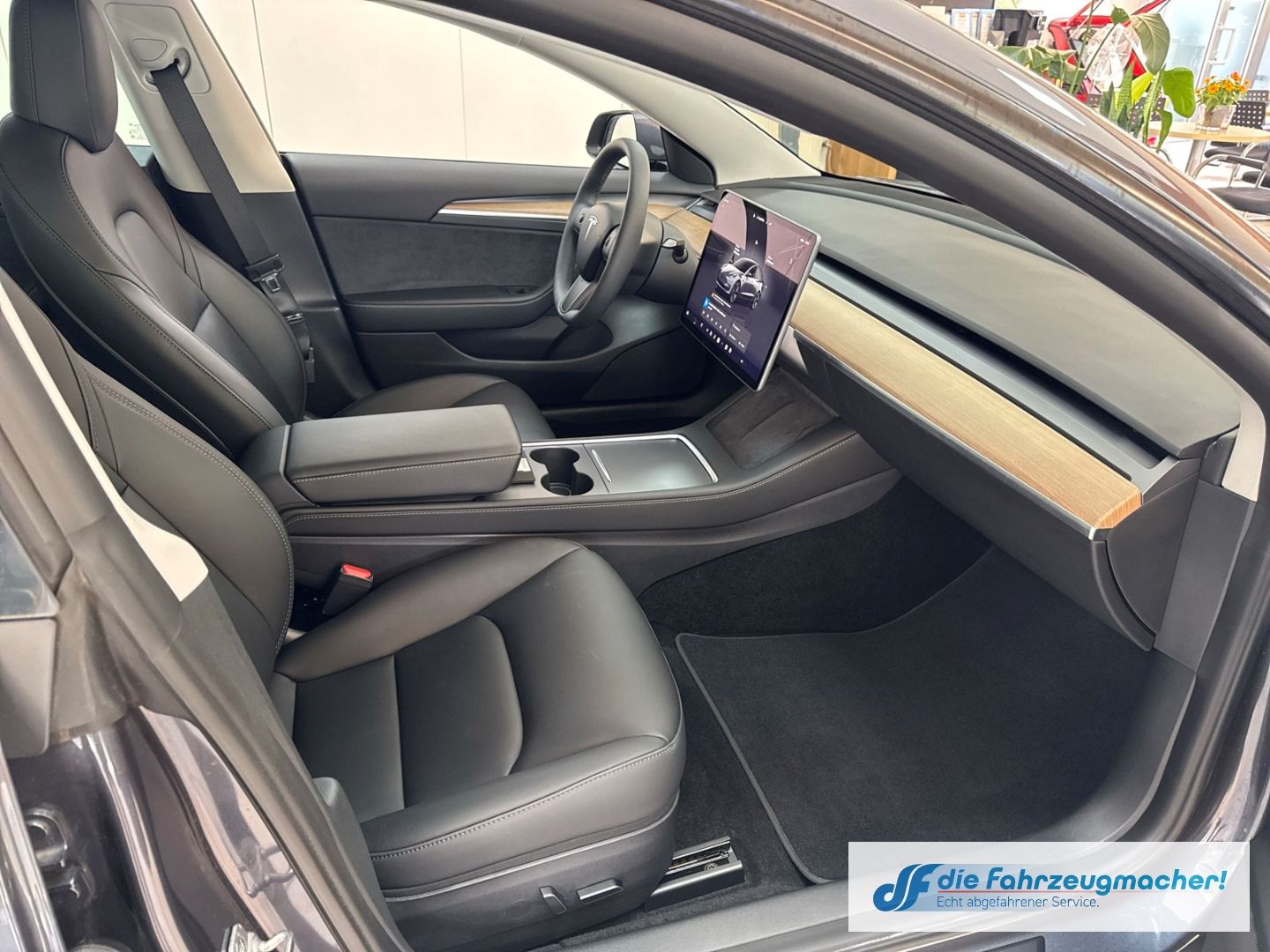 Fahrzeugabbildung Tesla Model 3 RWD Soundsystem ACC El. Heckklappe WLAN