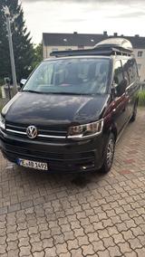 Volkswagen T6 Camper + Sitzbänke, TÜV neu, AHK, lang. Rad. - VW T6 Caravelle von privat