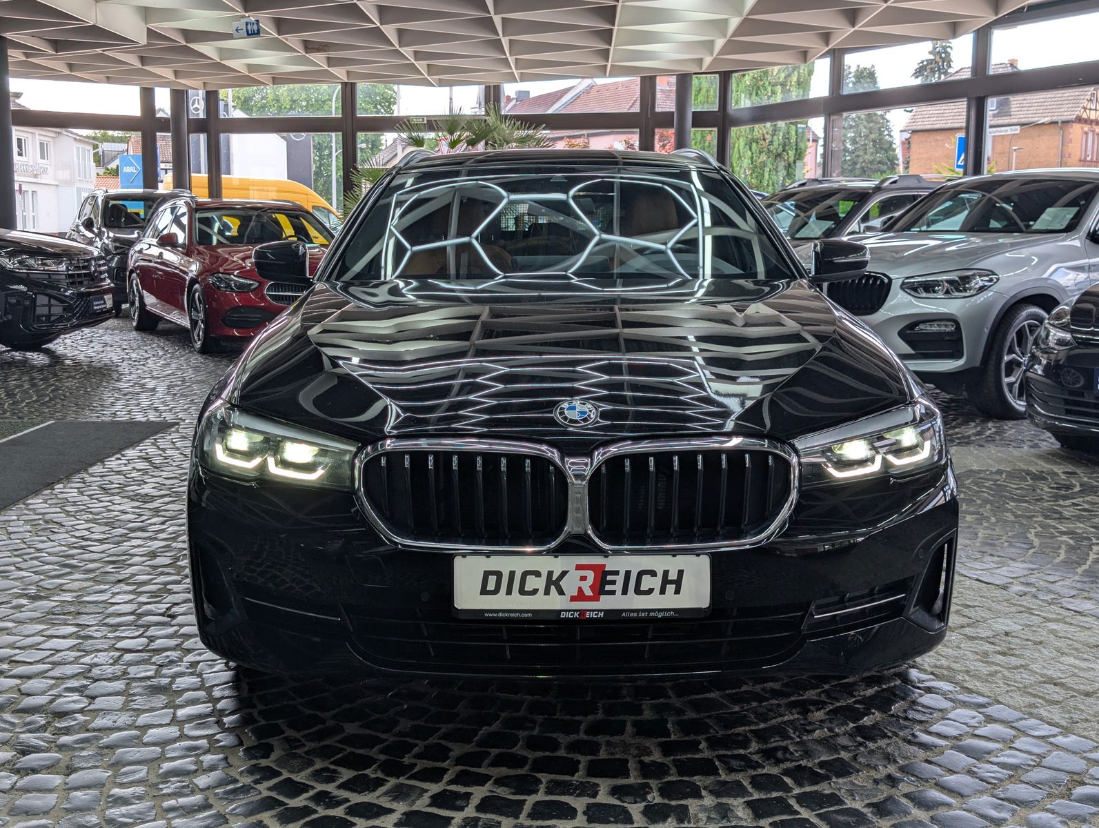 Fahrzeugabbildung BMW 520d M Sport MHEV LEDER HUD AMBI LED APP 4xSHZ
