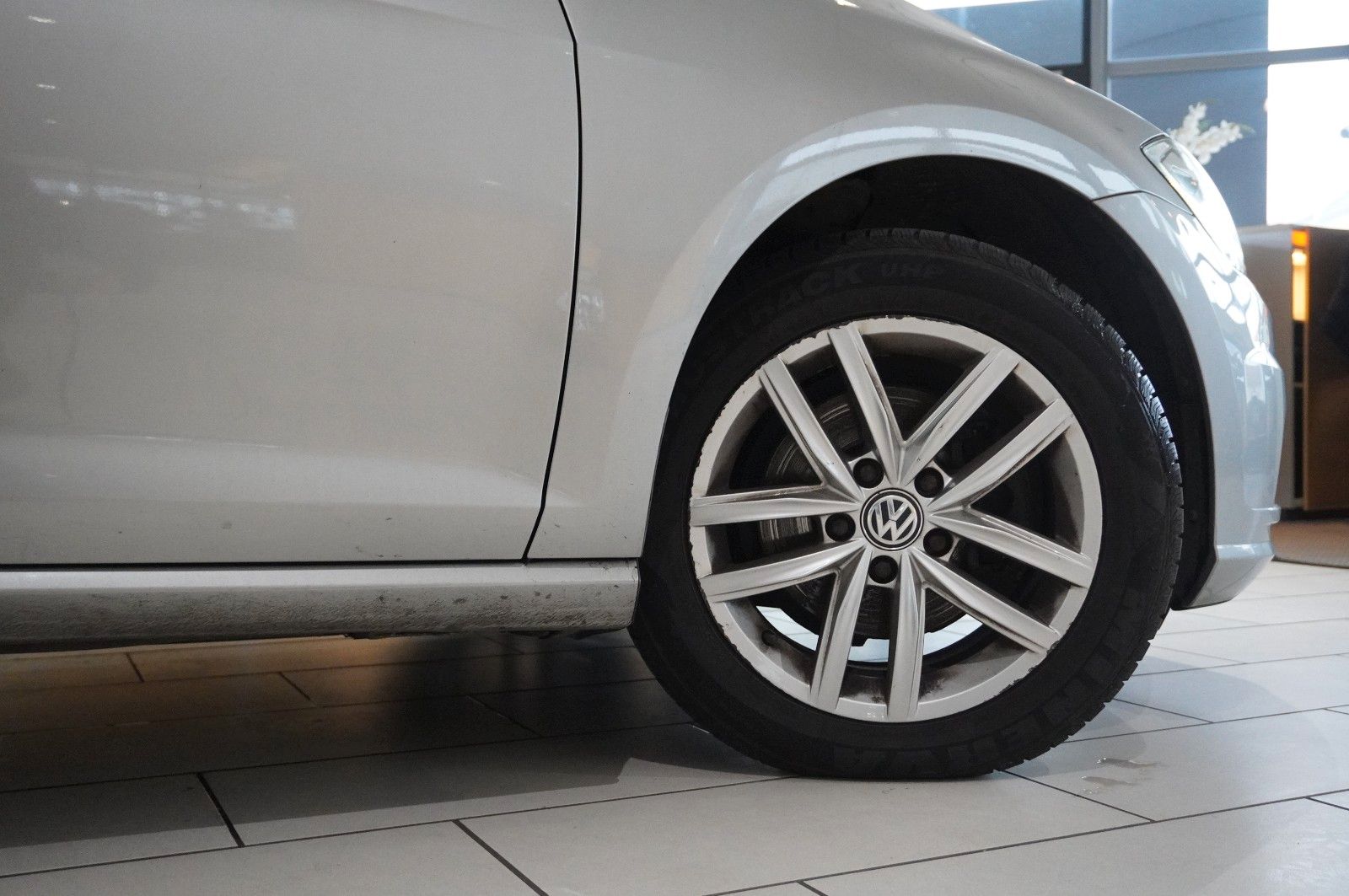 Fahrzeugabbildung Volkswagen Golf VII VARI. 1.6 TDI COMOFRT. DSG NAVI/LED/SHZ
