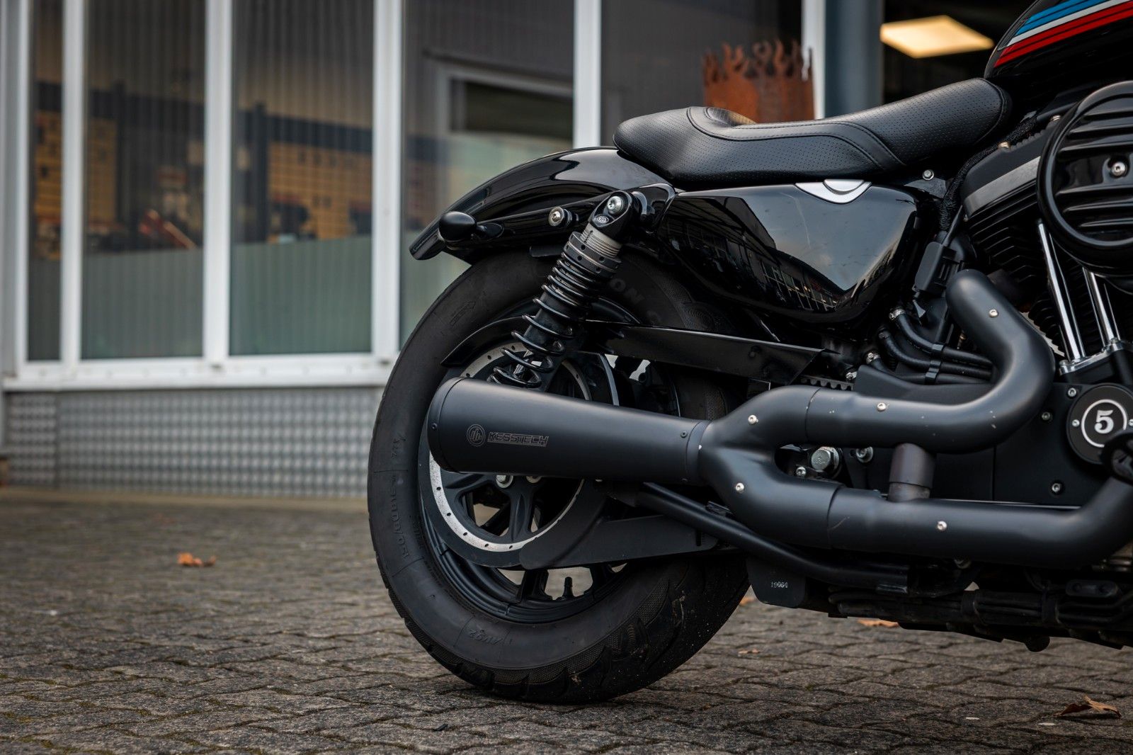 Fahrzeugabbildung Harley-Davidson XL883N - Iron 883 Auspuff - Kesstech - Ape