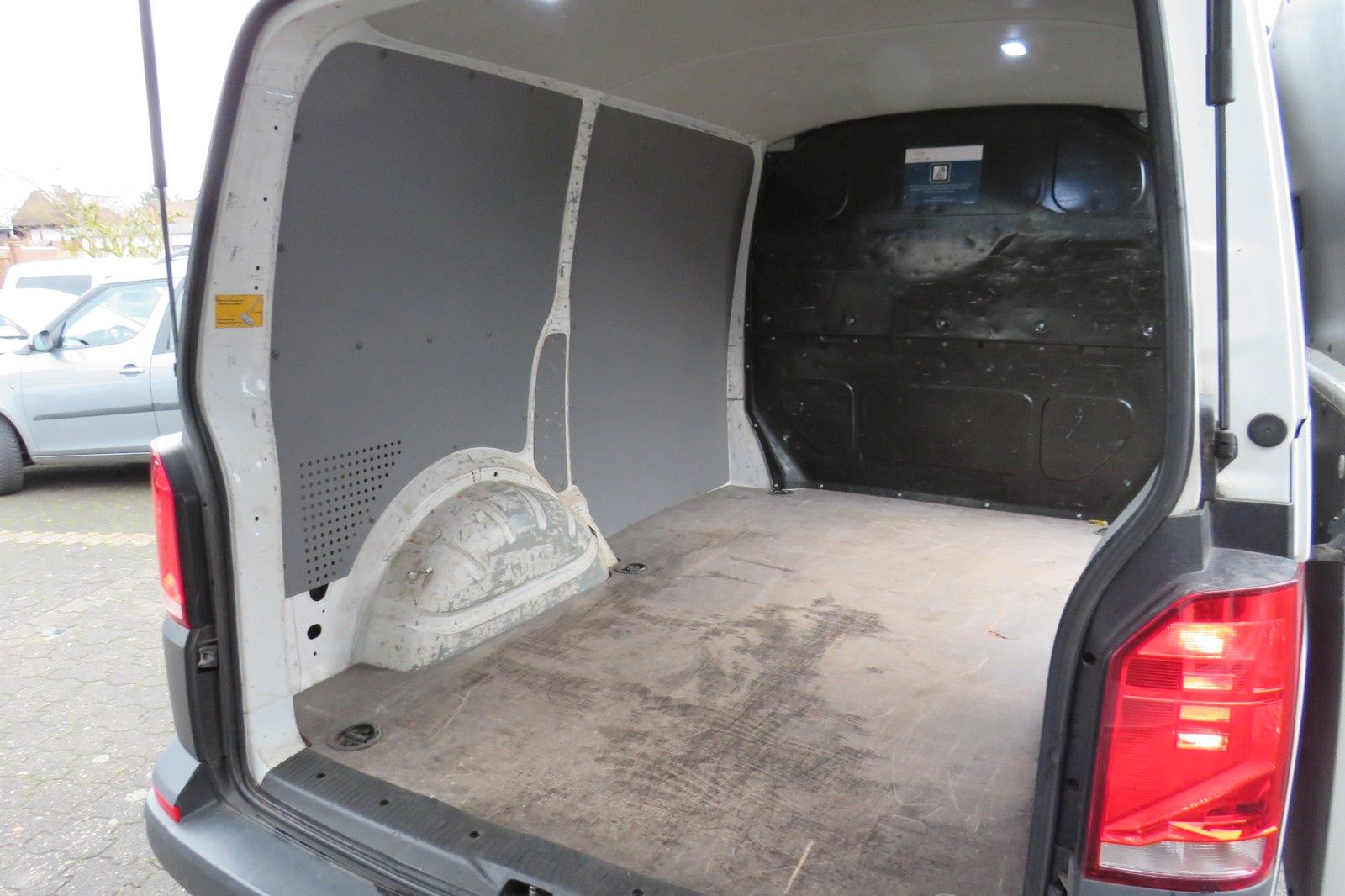 Fahrzeugabbildung Volkswagen T6 Kasten TDI KURZ KLAPPE KLIMA PDC TELVOR 1.HD