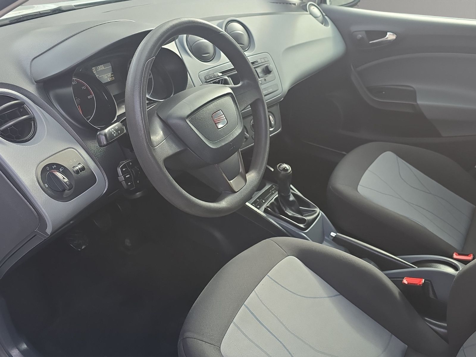 Fahrzeugabbildung SEAT Ibiza Lim. Reference Salsa Klima Sitzeheizung