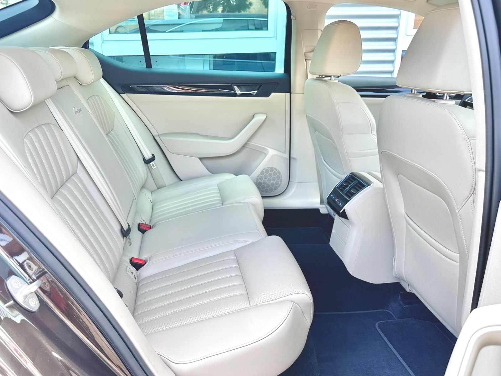 Fahrzeugabbildung SKODA SUPERB L&K 4x4*AHK+LEDER+DSG*MOD.2019*