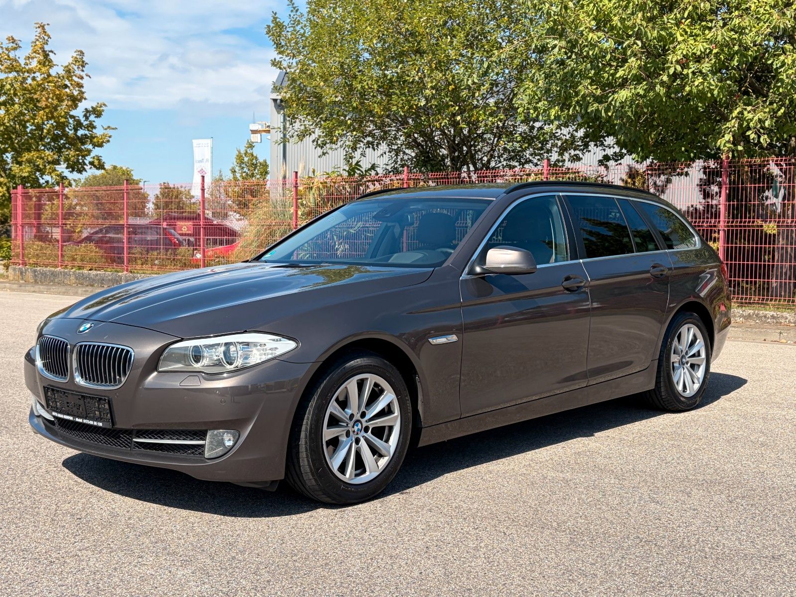 BMW BMW 520d Touring *AHK*HeadUp*SHZ*PDC*Zimt*Scheckhe
