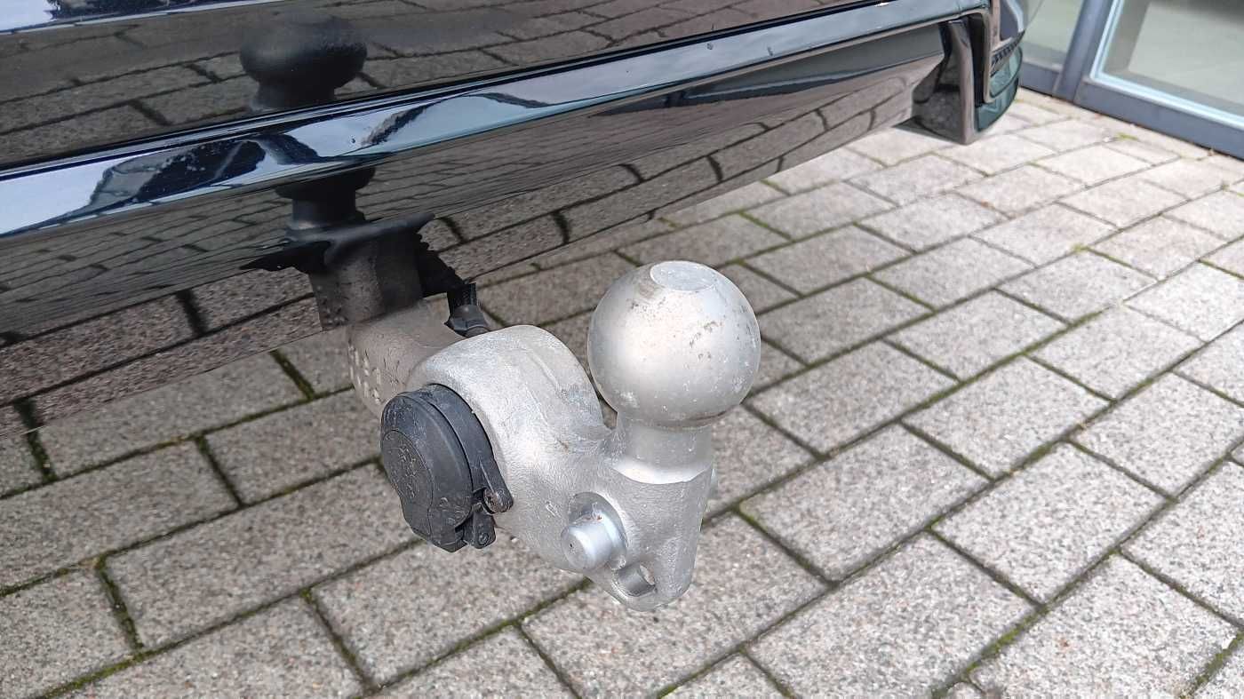 Fahrzeugabbildung Volvo XC60 B5 AWD Plus Black Edition 'AHK, ACC'