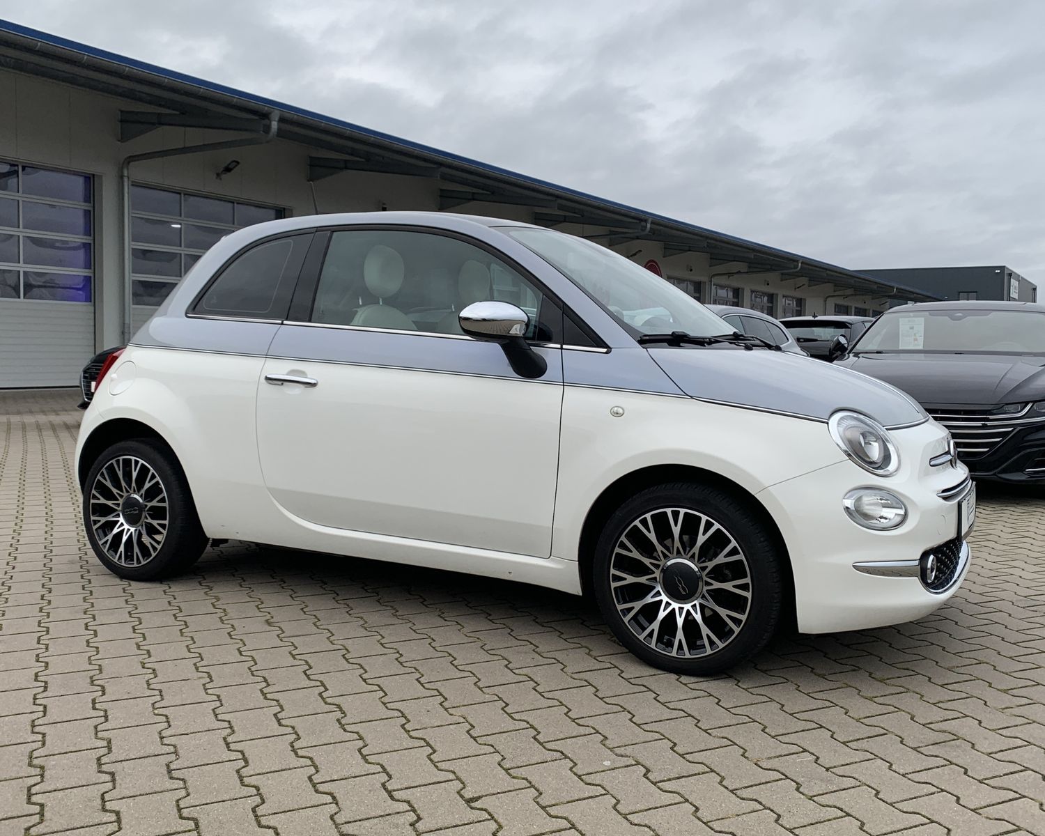 Fahrzeugabbildung Fiat 500 1.2*Collezione*CarPlay*PDC*Glasdach*Temp*