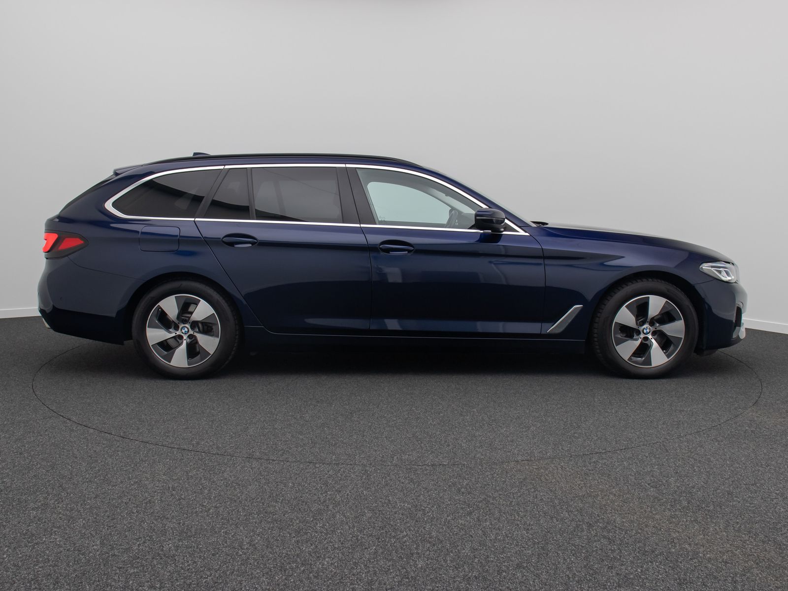 Fahrzeugabbildung BMW 520d xD DAB Kamera HUD Laser H/K Leder Komfort
