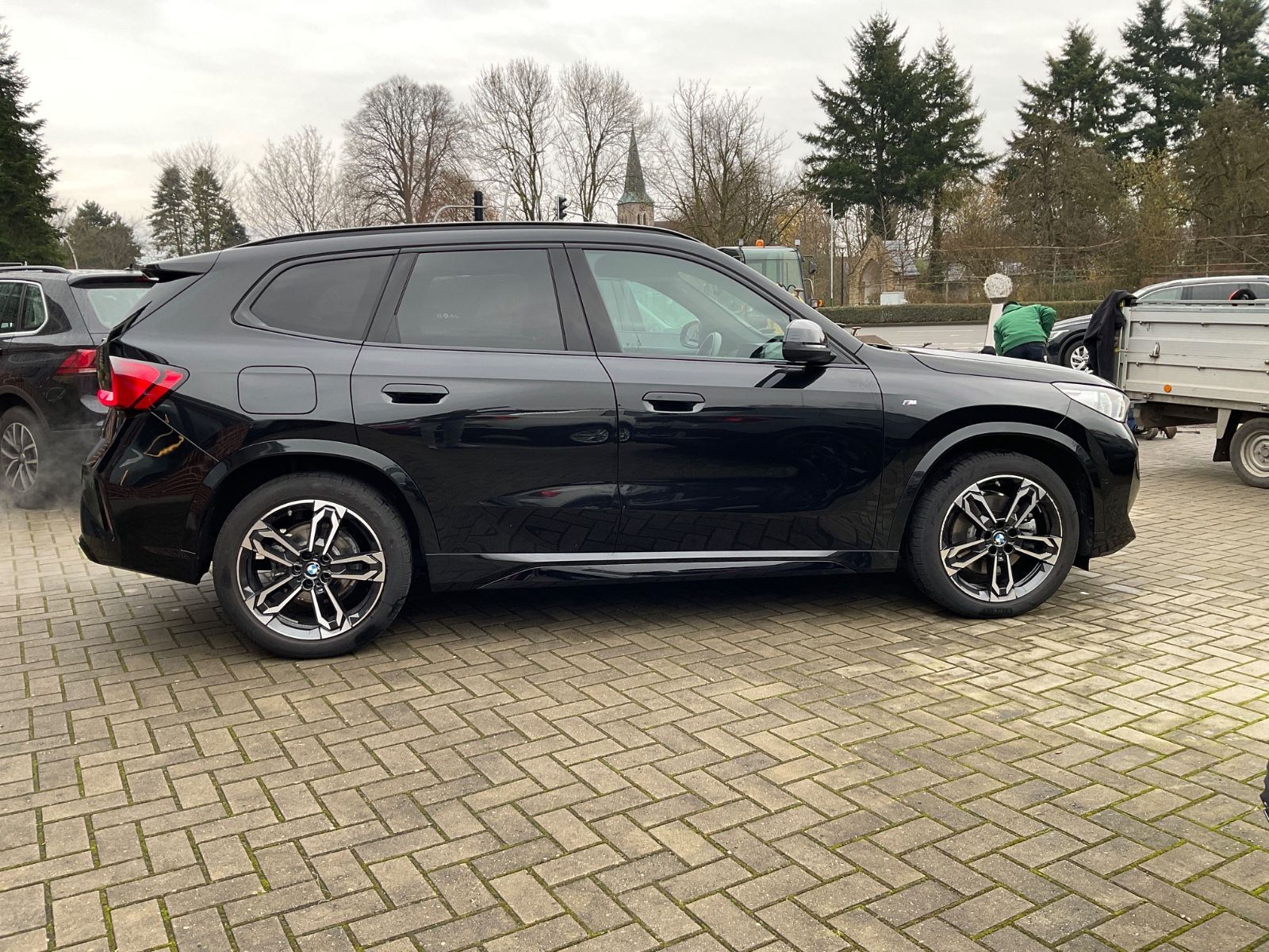Fahrzeugabbildung BMW X1 sDrive20i,M Sport,AHK,Kamera,Navi,Carplay