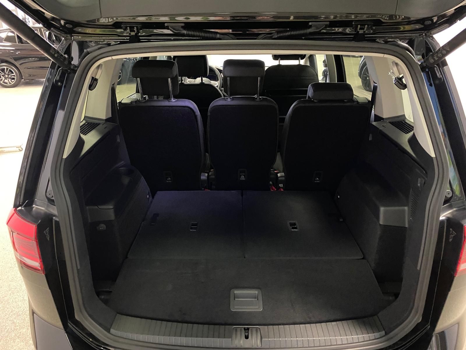 Fahrzeugabbildung Volkswagen Touran 1.5 TSI Comfortline+MATRIX+ACC+TOTWINKEL+