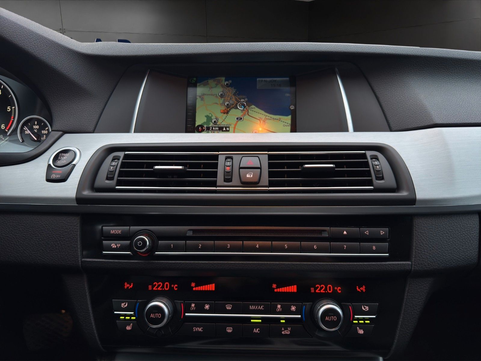 Fahrzeugabbildung BMW 520d Touring AHK/M-Paket/Head-Up/Bhz.Lenkrad/PDC