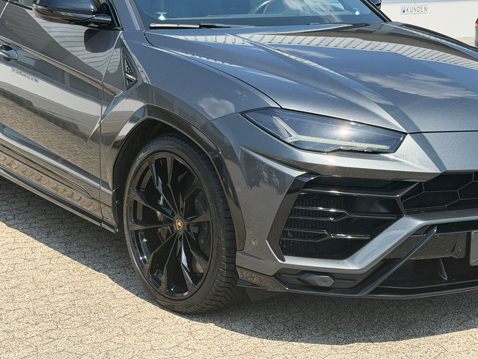 Fahrzeugabbildung Lamborghini Urus/PANO/23ZOLL/B&O-3D/360KAM/HEAD-UP