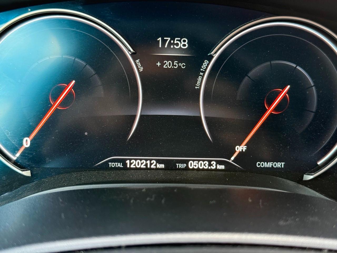 BMW 530d xDrive Touring M PAKET PANO CARPLAY HUD