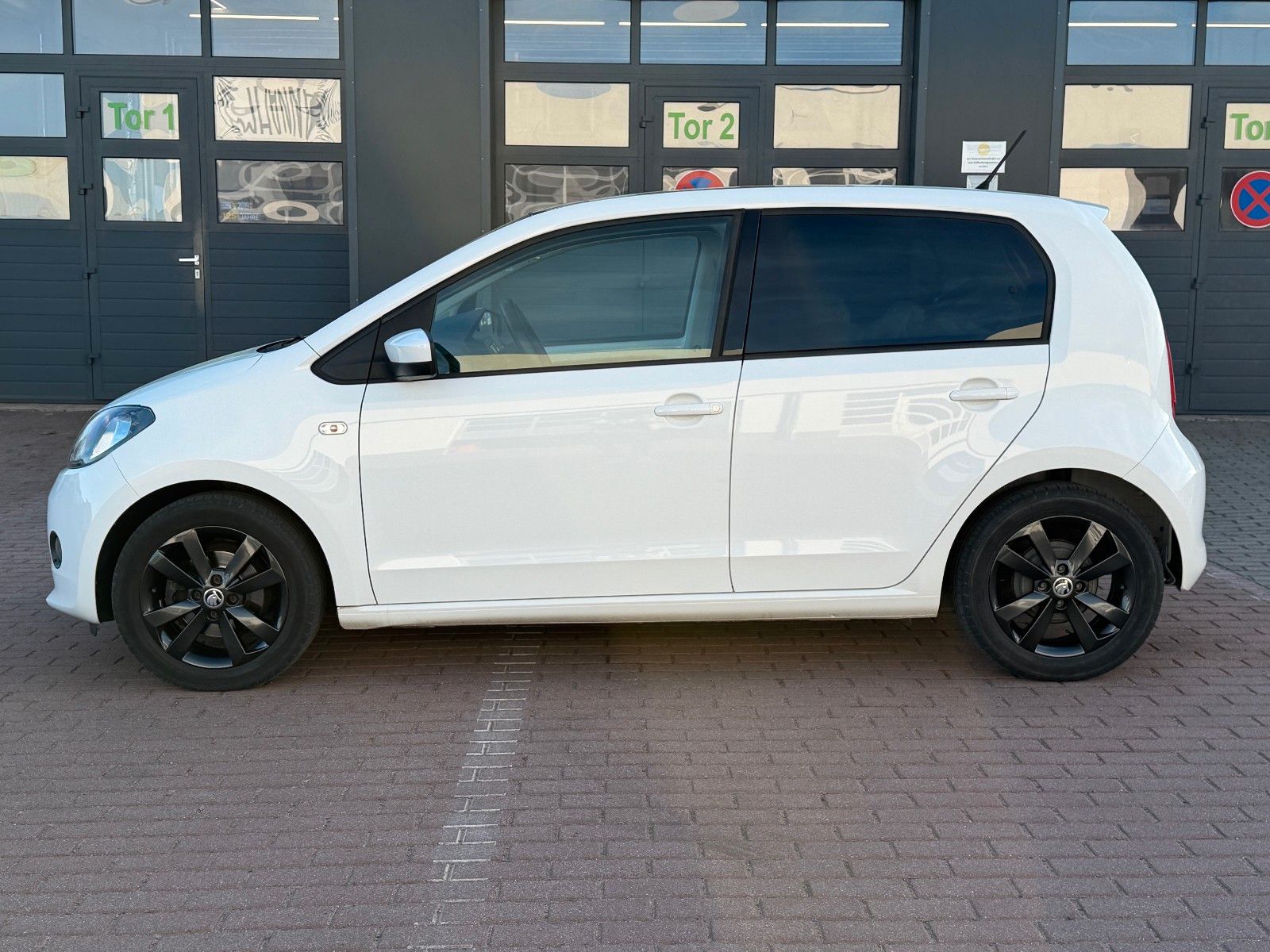 Fahrzeugabbildung SKODA Citigo 1.0 Elegance *Panorama*Sitzhzg*8fach*PDC*