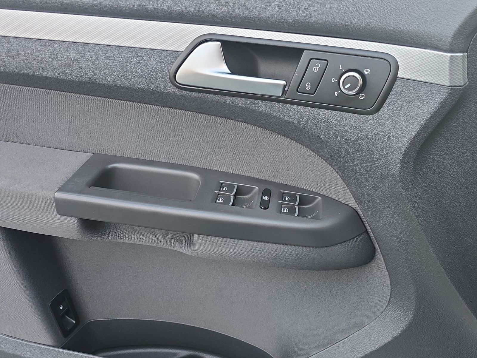 Fahrzeugabbildung Volkswagen Touran Life/DSG/Rückfahrkamera/Automatik/AHK