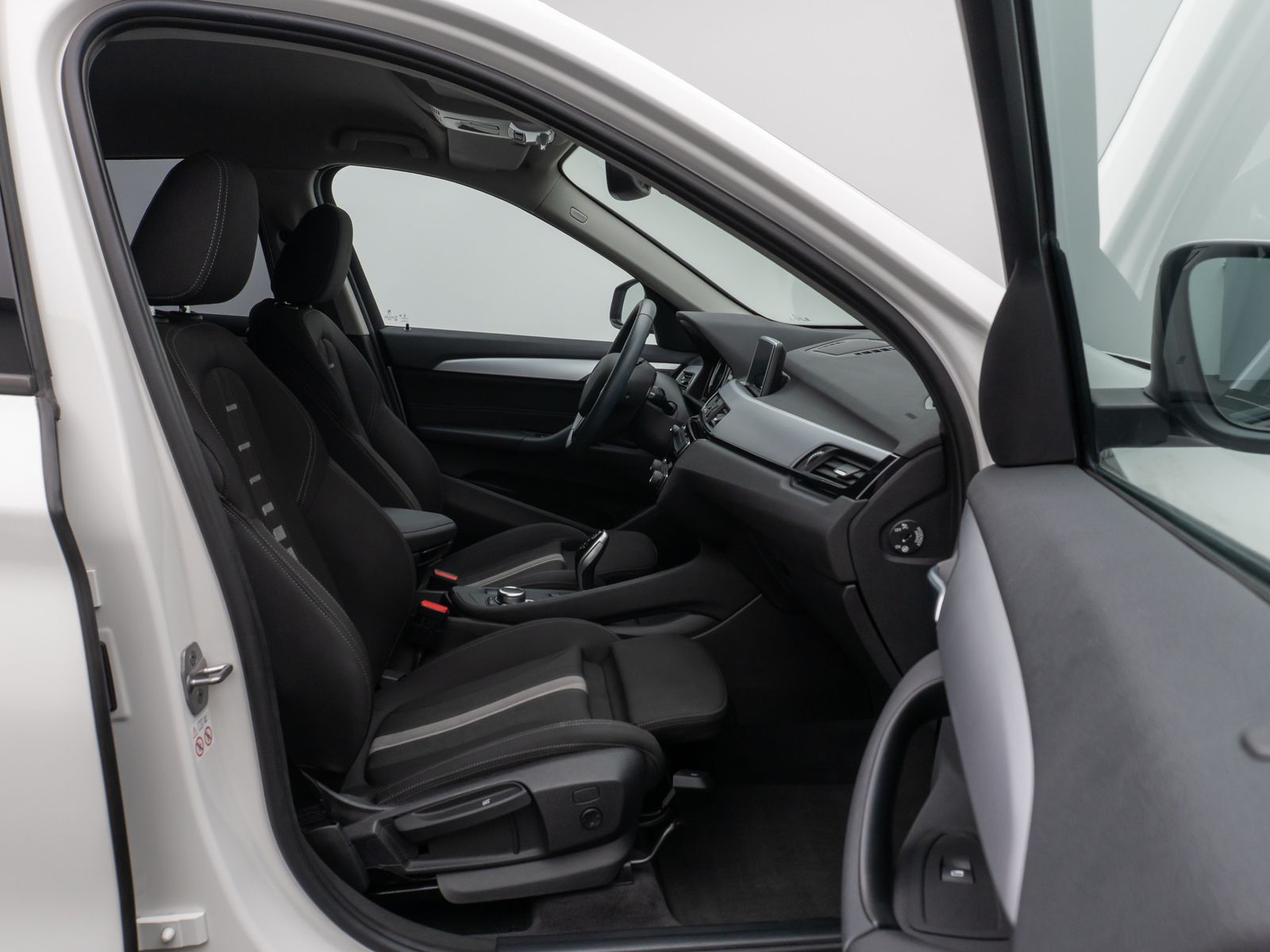 Fahrzeugabbildung BMW X1 sD18i Parkassistent DAB HiFi Navi LED Sport