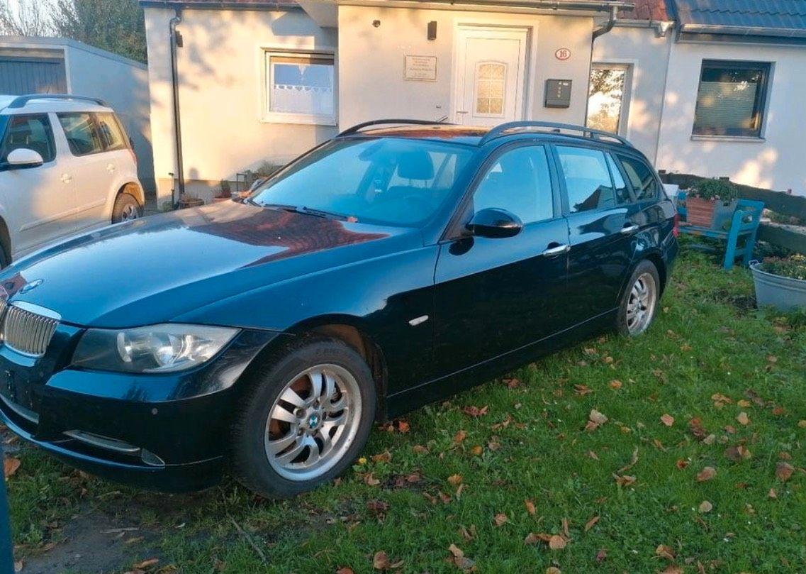 BMW 318 2006 — interior