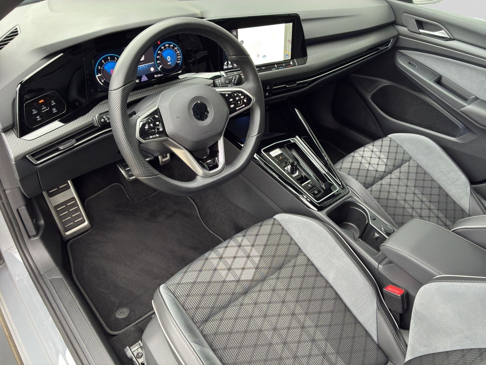 Golf VIII 1,5 l eTSI DSG R-Line *LED+*NAVI*KAMER