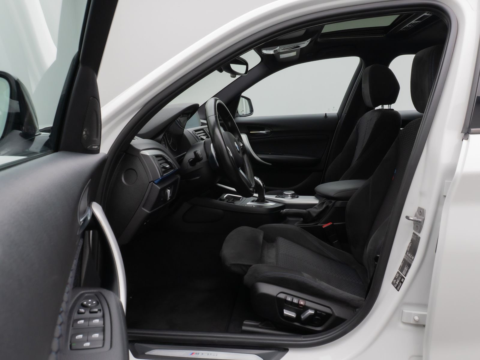 Fahrzeugabbildung BMW M135i xD Parkassist Glasdach H/K NaviPr Komfort