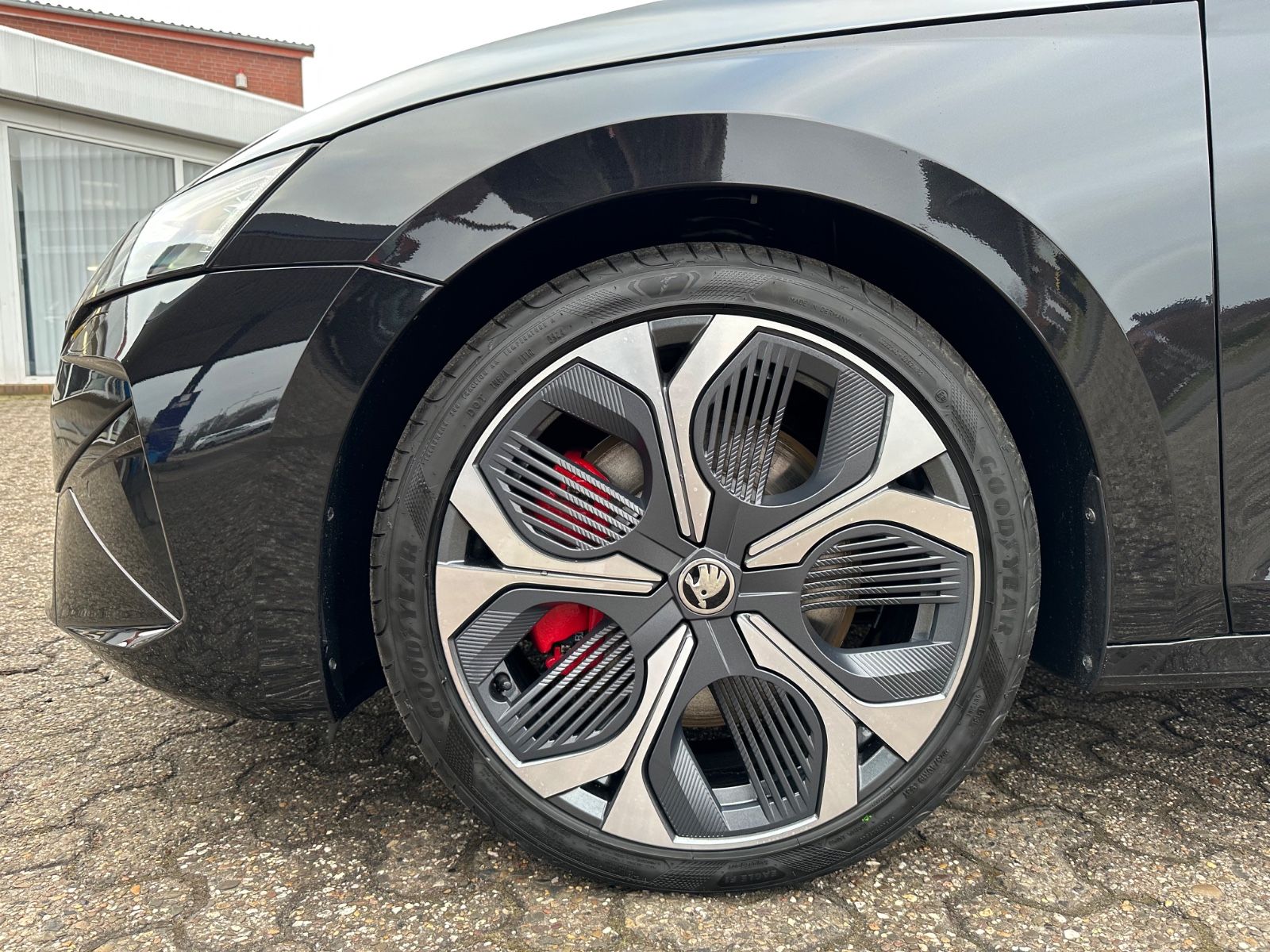 Fahrzeugabbildung SKODA Octavia RS Combi 2.0 TSI DSG AHK/Pano/Navi/ACC