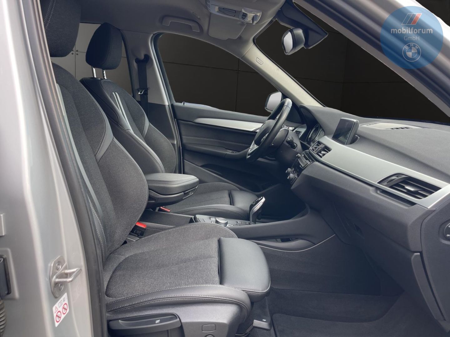 BMW X1 sDrive18i Advantage LED Kamera Sportsitze DAB foto 2