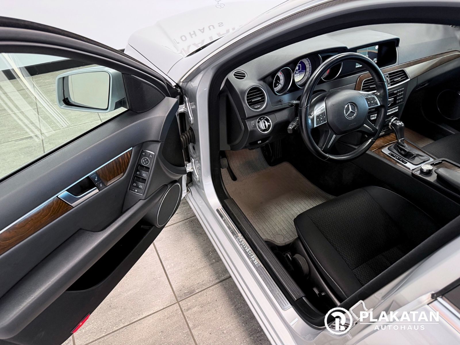 Fahrzeugabbildung Mercedes-Benz C 180CDI T-Model Bi-Xenon Automatik NAVI AHK