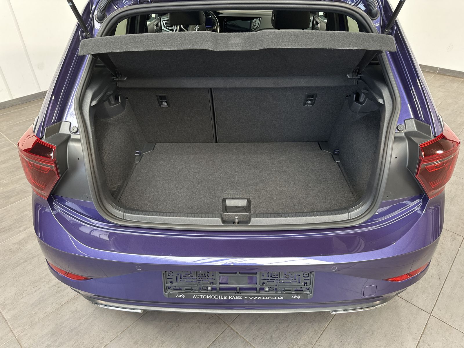 Fahrzeugabbildung Volkswagen Polo 1.0 TSI DSG R-Line NAV+LED+PANO+VCOCKPIT+PP